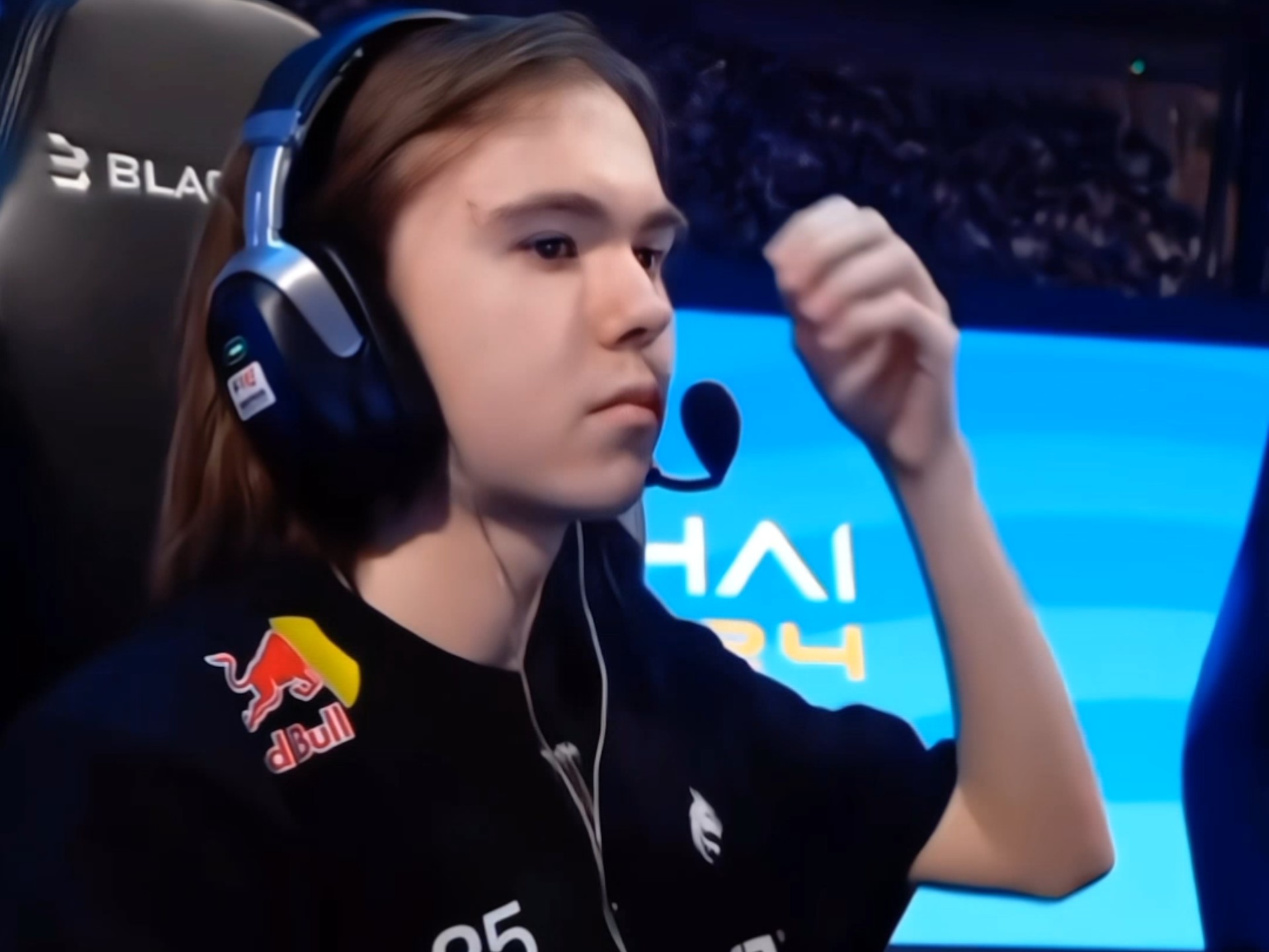 并且引发了 并且引发了